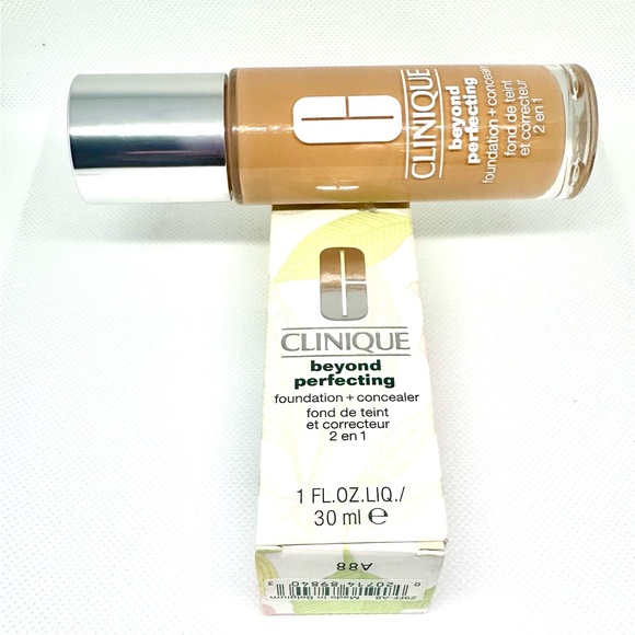NWT Clinique's Beyond Perfecting Foundation +
Concealer full coverage - Picture 12 of 12